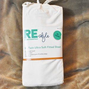 Room Essentials Twin Ultra Soft Fitted Sheet 250 Thread Count 100% cotton White